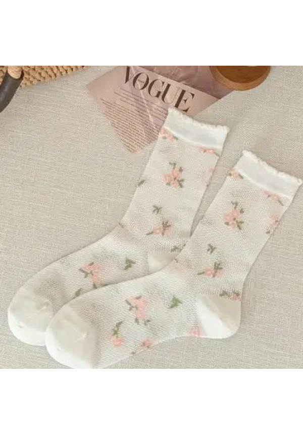 Calcetines finos con flores tejidas